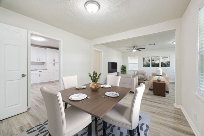 2511 Evergreen Dr, Houston, TX 77087 - photo 2