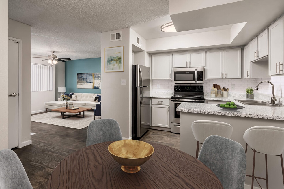 Open-Concept Kitchen with Stainless Steel Appliances - Diamond Interior
