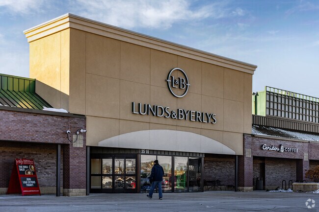 Lunds & Byerlys is one of many grocery store options for St. Cloud residents.