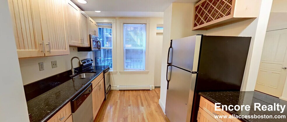 170 Commonwealth Ave unit B, Boston, MA 02116 - photo 1