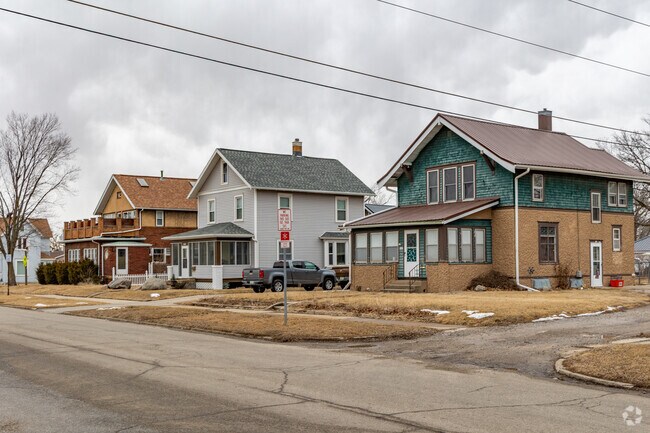 Marshalltown features primarily older homes, with many over a century old.