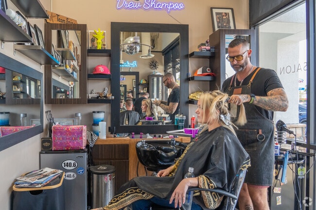 Salon Lofts welcomes neighbors to receive the best hair care in Golfview.