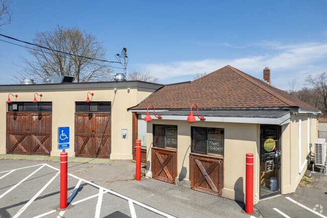 The Boondocks Restaurant in Berkley has great service and the best food.