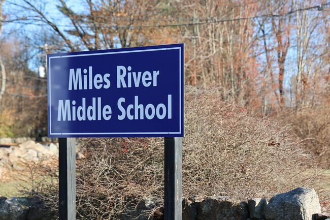 Miles River Middle School is a highly rated, public school located in Hamilton.