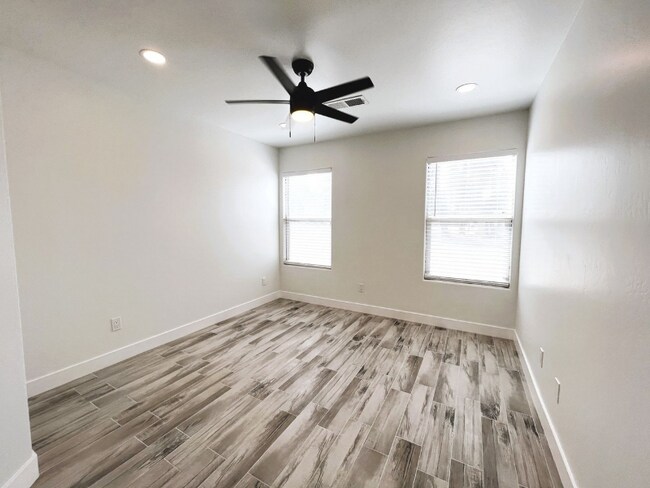 4141 Teal St unit 11, Bakersfield, CA 93304 - photo 6