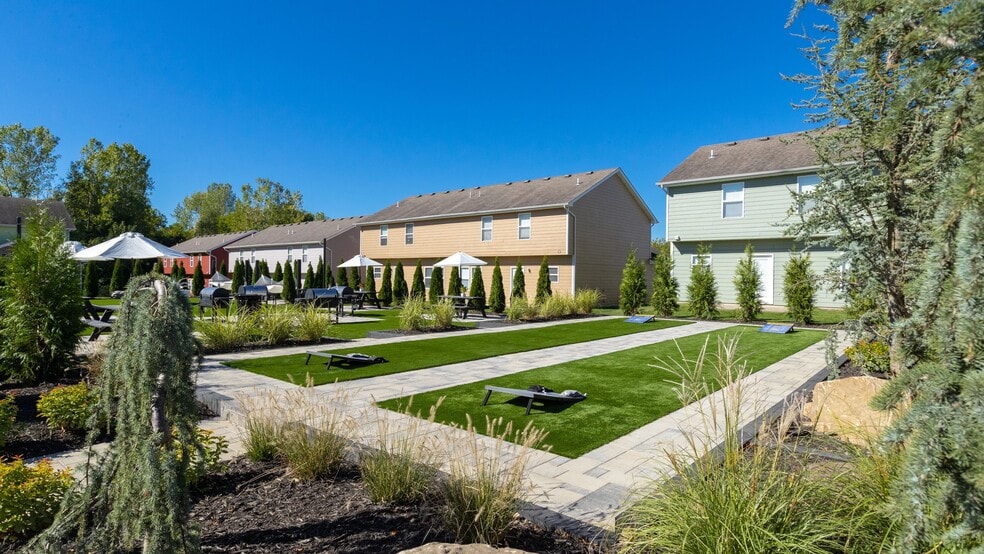 Round up your squad and challenge your accuracy with our Mizzou-themed cornhole boards in the vibrant courtyard. Where friends gather, fun begins!