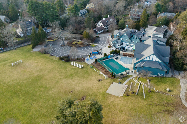 The Chestnut Hill School in Chestnut Hill is a private school serving students in grades PK-6.