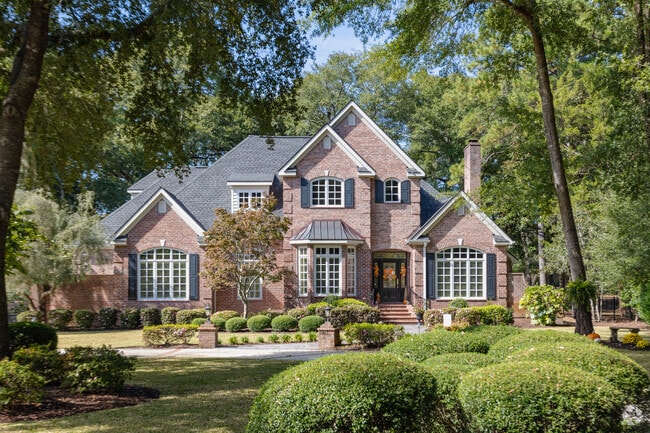 Find beautiful brick homes with modern details at Wachesaw Plantation in Murrells Inlet.