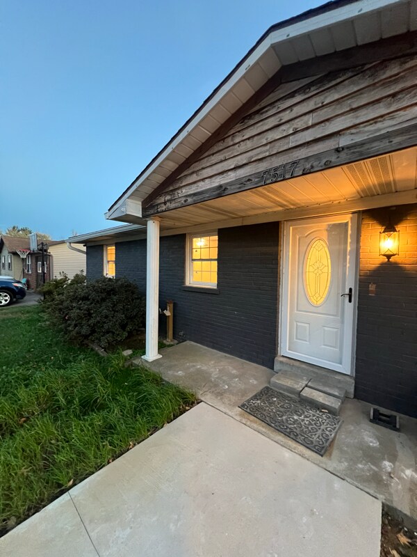 7517 Bayard Park Dr, Evansville, IN 47715