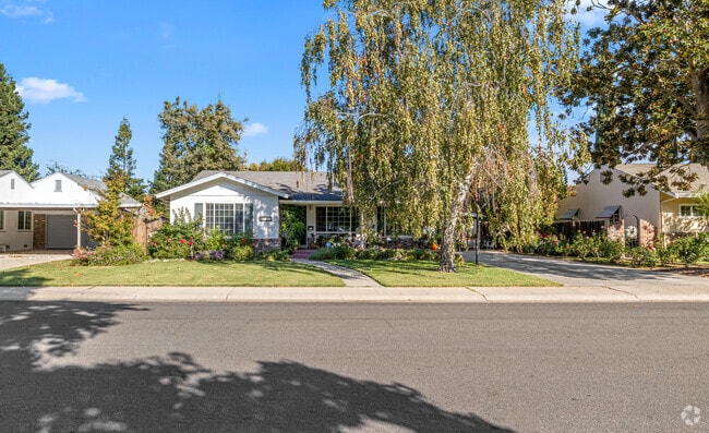 Well-manicured front lawns are common in the Colonial Heights neighborhood.