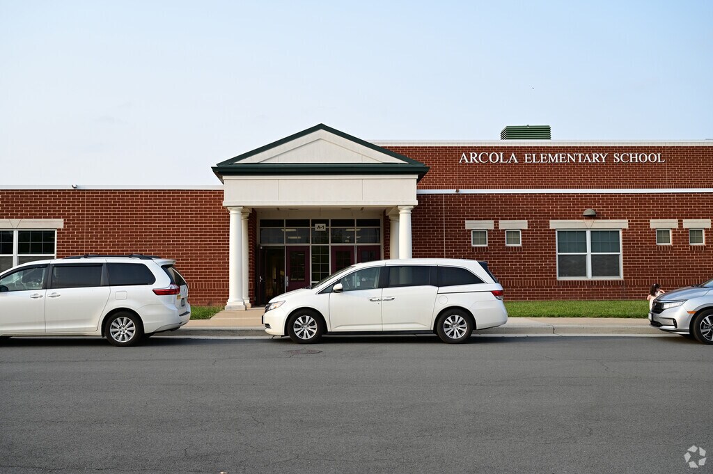 Arcola Elementary School serves children in grades K-5.