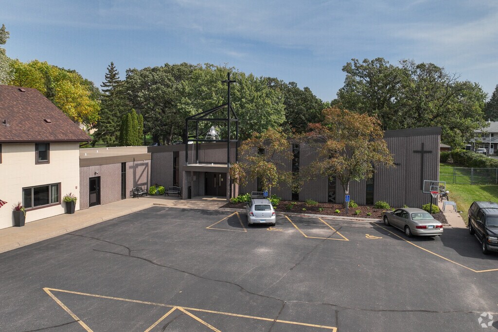 The student drop-off and pick-up at Grace Lutheran School.
