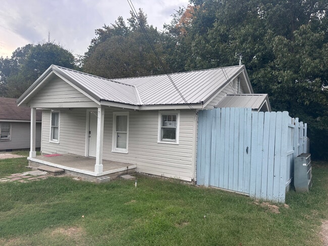 1628 Brasfield St, Dyersburg, TN 38024 - photo 2