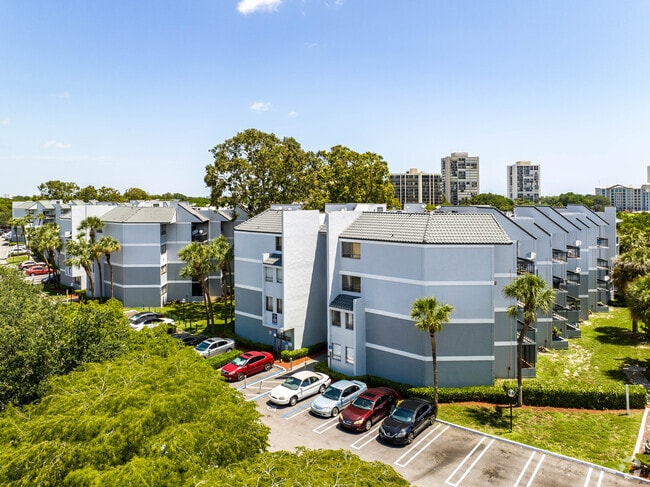 The Woodstock Townhomes rest on the outskirts of Banyan Cay.