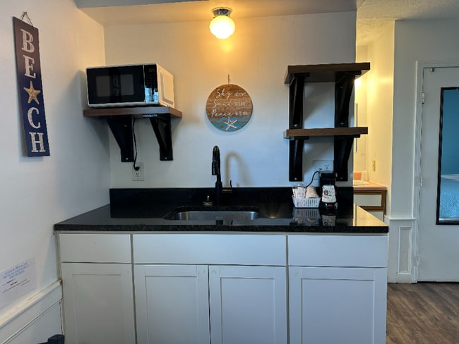 147 Ashworth Ave, Hampton, NH 03842 - photo 2