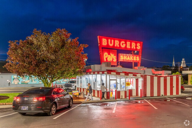 Pal's Sudden Service, an East Tennessee fast-food chain known for its great burgers and friendly service, has locations throughout Kingsport, including one a few miles from Sullivan Gardens.