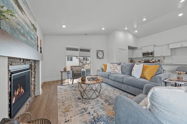 435 NW Monte Vista Ave, Madras, OR 97741 - photo 3