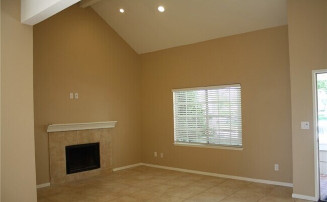 23418 Pomita Place, Valencia, CA 91355 - photo 7