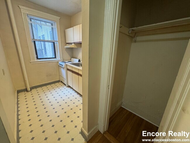 11 Peterborough St unit 21, Boston, MA 02215 - photo 3