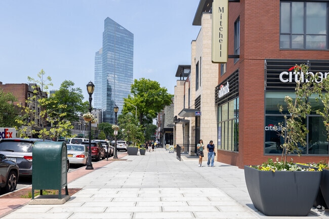 Rosedale is close to downtown White Plains which offers outstanding shopping options and a bustling nightlife.