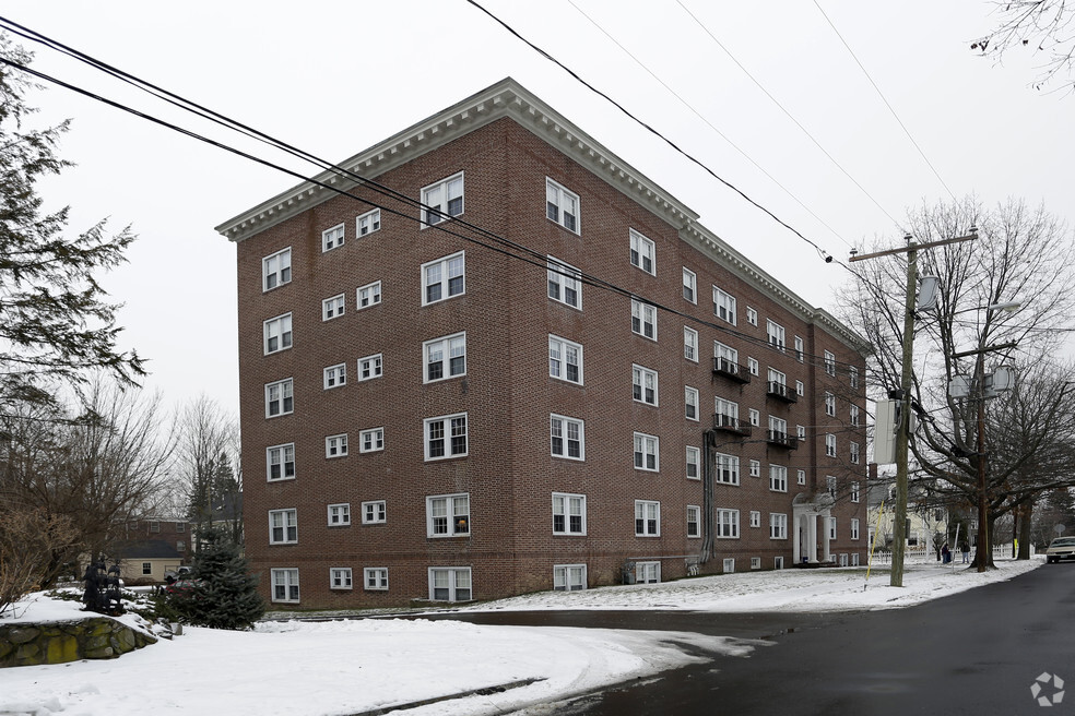 Rockland Street Apartments, Portsmouth, NH 03801 - photo 1