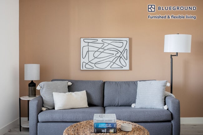 11701 W Gateway Blvd unit FL5-ID1104, Los Angeles, CA 90064 - photo 2