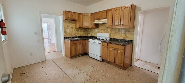 654 S 19th St unit 1, Newark, NJ 07103 - photo 4