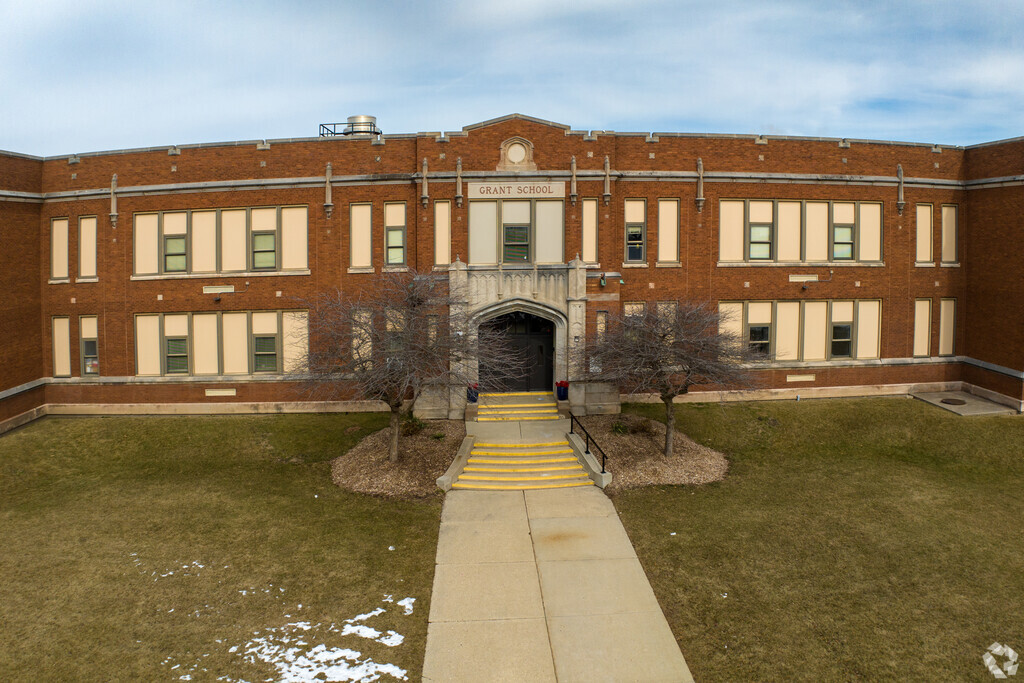 Grant Elementary School is located in the Grant neighborhood in Kenosha.