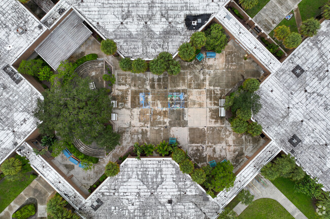 Cypress Trails Elementary School courtyard view.