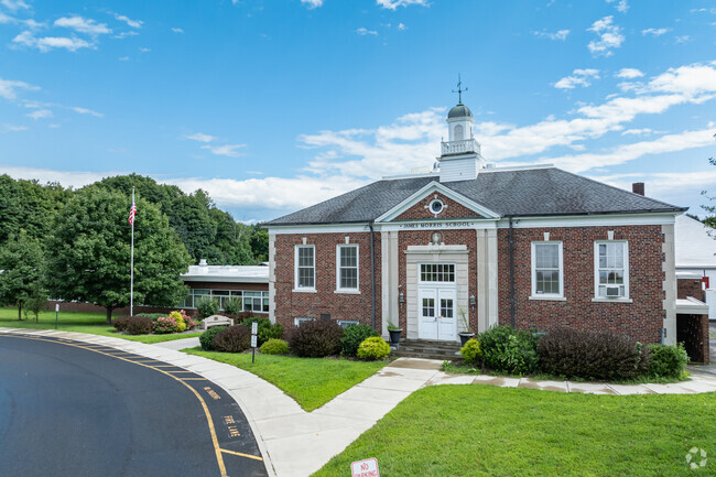 James Morris School is an above average elementary school in Morris, CT.