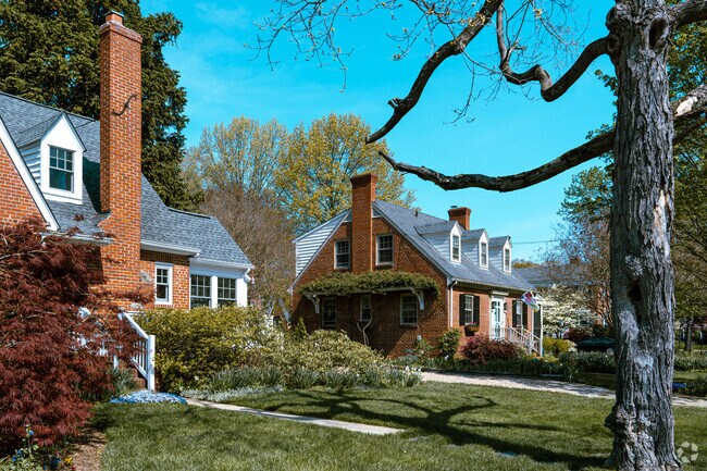 Brick style homes alongside Forest Hill Park in Cedarhurst Richmond VA