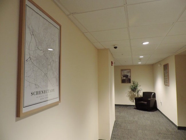 192 Erie Blvd unit 508, Schenectady, NY 12305 - photo 3