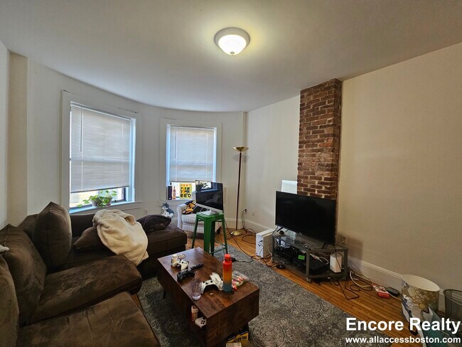 880 Huntington Ave unit 878-2, Boston, MA 02115 - photo 2