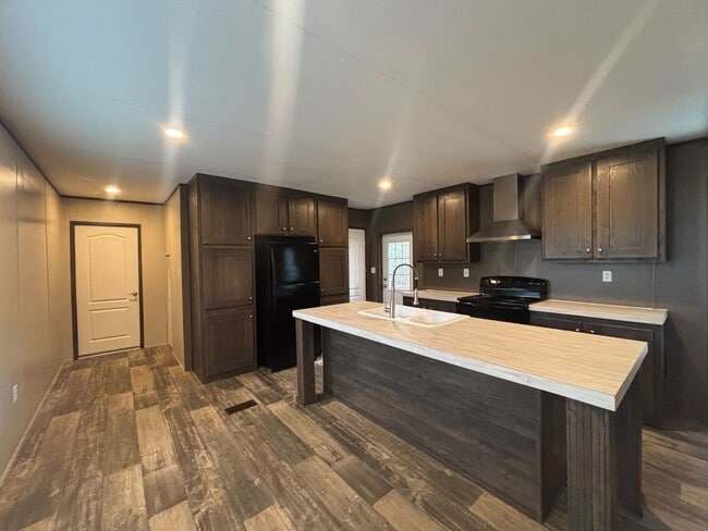 1612 N 6th St, Conroe, TX 77301 - photo 6