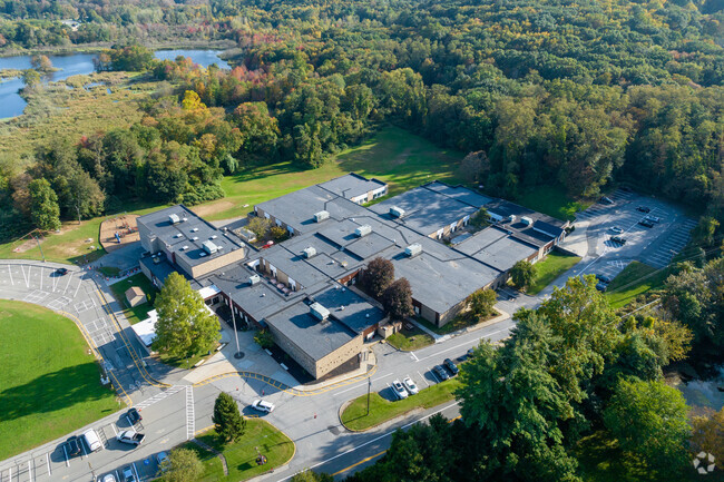 Somers Intermediate School serves Lincondale-Heritage Hills and the surrounding areas.