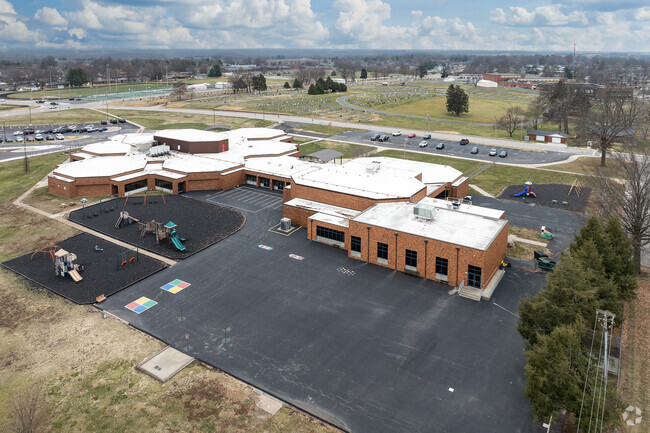 W J Zahnow Elementary School in Waterloo, IL focuses on core subjects like English and math.