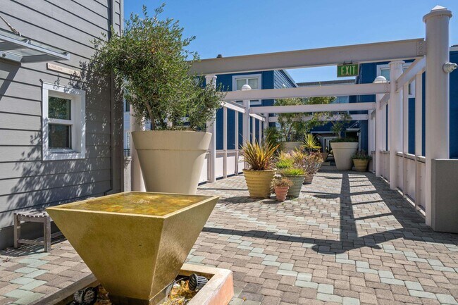 1535 Brunswig Ln, Emeryville, CA 94608 - photo 5