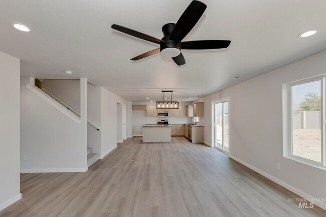 18431 N Trumpet Lily Ave, Nampa, ID 83687 - photo 4