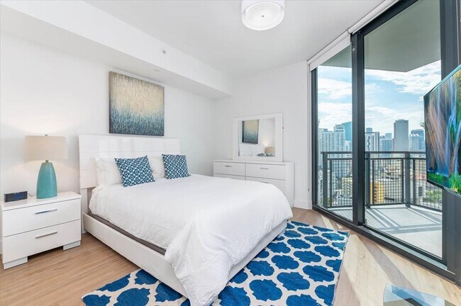 460 NE 5th St unit ID1040096P, Miami, FL 33132 - photo 7