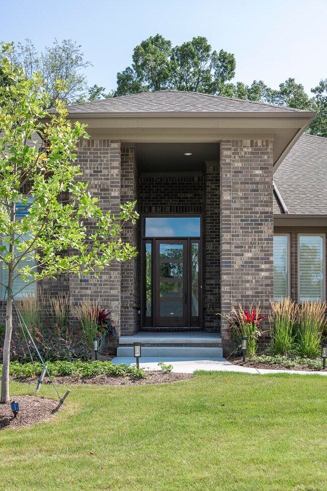 30803 Franklin Hills Ct unit 36491170, Farmington, MI 48334 - photo 5