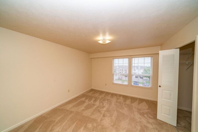 Dupont Lakes Apartments, Fort Wayne, IN 46825 - photo 7