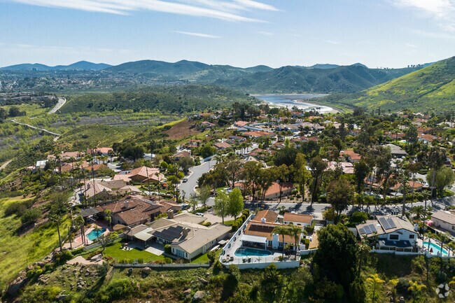 Homes in Lake Hodges Have Views of the Lake from the Hills