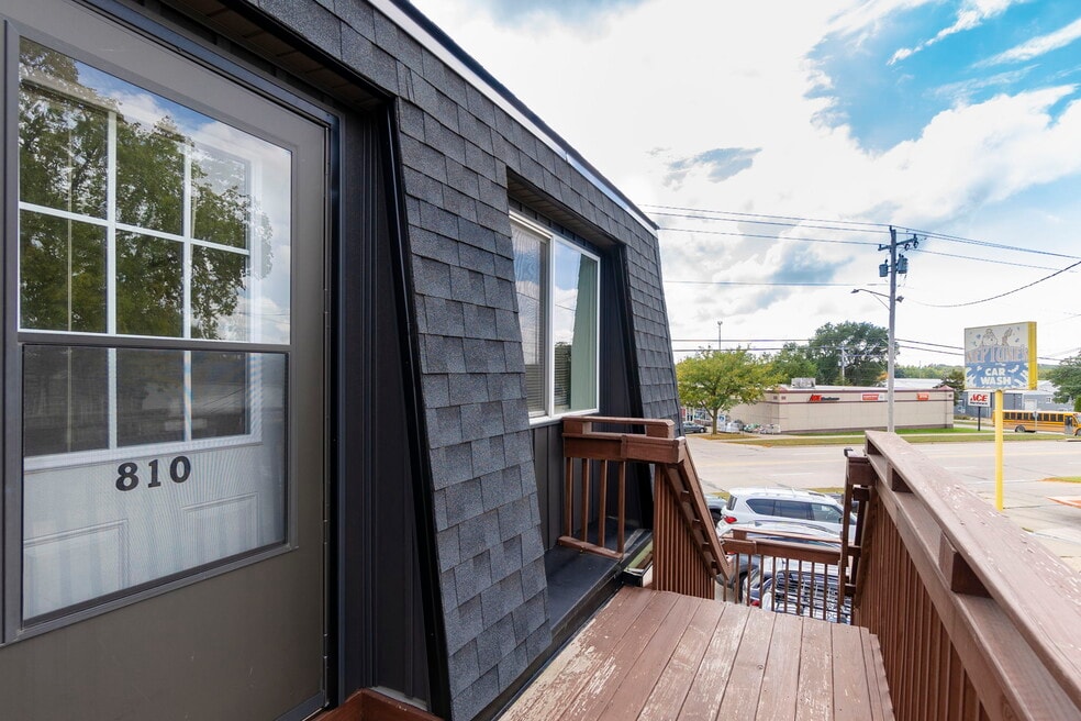 810 E 18th St unit 810, Cedar Falls, IA 50613 - photo 1