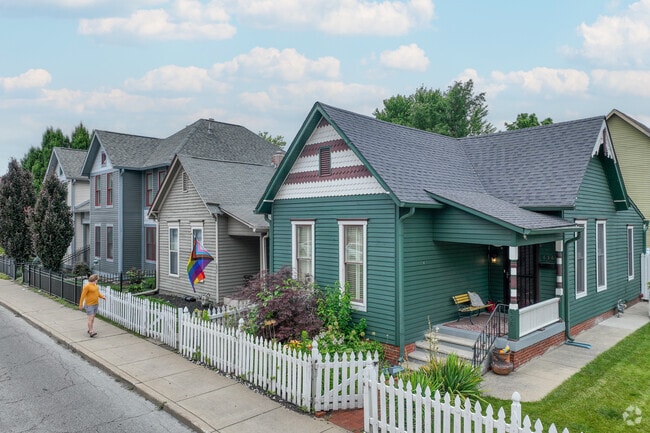 You can find rows of craftsman cottages sitting close to the street in Cottage Home.