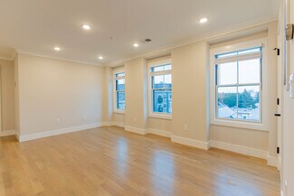 303 Maverick St Unit PH, Boston, MA 02128