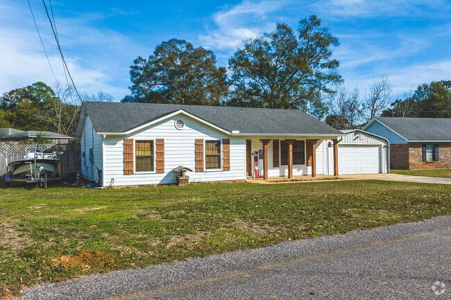 Smaller, minimal-style cottages are also common in Jackson Creek.