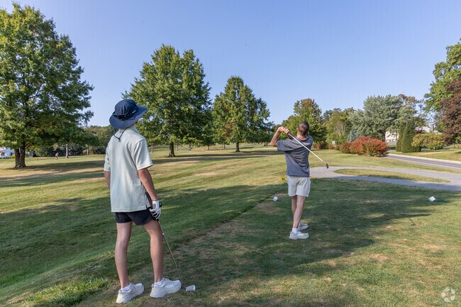 Residents can opt to become members or pay to play at The Sylvan Hills Golf Club.