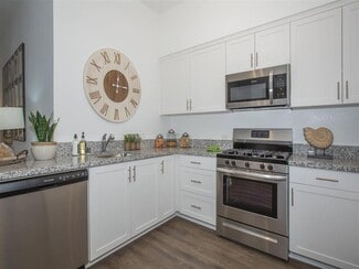 2601 Wagon Wheel Rd, Oxnard, CA 93036