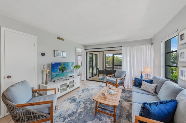 1334 Chesapeake Ave unit 1330 Chesapeake Ave, Naples, FL 34102 - photo 3