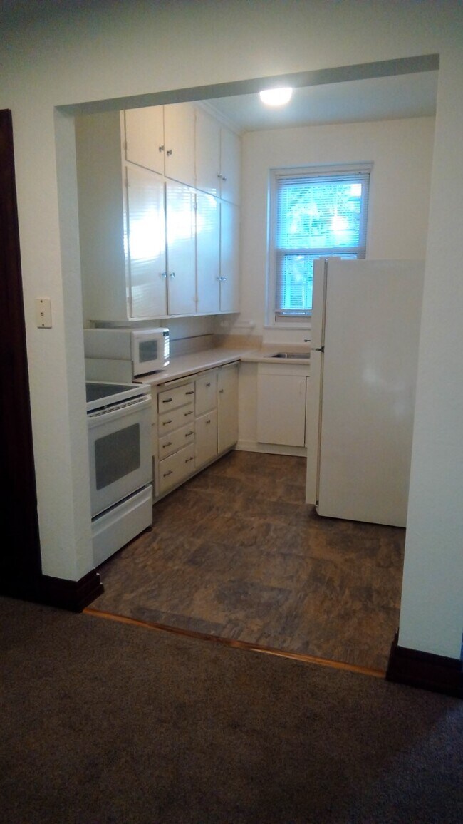 27 State N St unit 3, Chilton, WI 53014 - photo 4